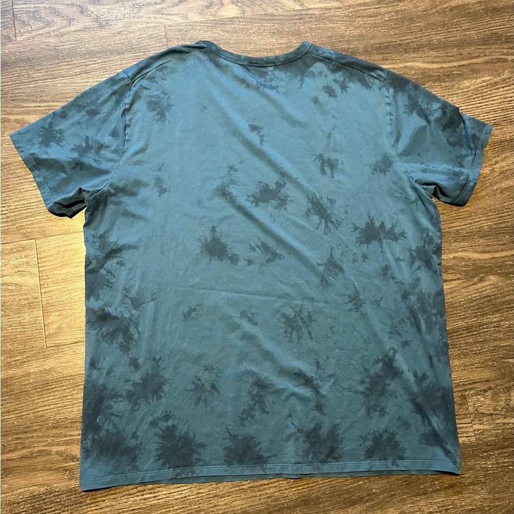 Men’s Lululemon T-shirt size XL